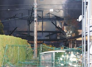 愛知県尾張旭市で民家火災、2人が負傷　約２時間後に鎮圧
