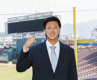 ヤクルト】小川泰弘が母校・創価大で始動 セ3連覇へ…色紙には「感」の