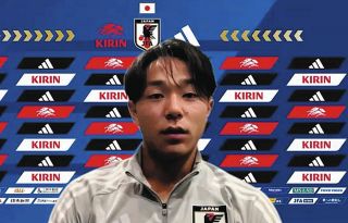 塩田仁史選手直筆サイン入りスパイク J1浦和・39歳GK塩田仁史を獲得 低迷チームにテコ入れ 「不惑