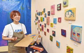 そばにいる？おばけをポップに　名古屋で画家の福岡さんが個展