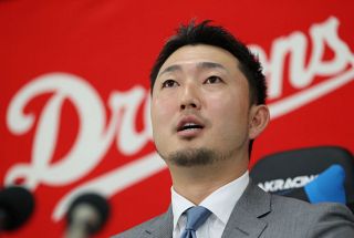 中日・井上一樹監督、1位指名の青学大・中西聖輝に電撃指名あいさつ