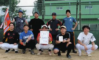 旧交温める 盆休みの熱戦　井波 北陸中日旗クラス対抗野球