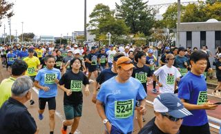 小松市中心部を力走　こまつ勧進帳マラソン、過去最多の1952人エントリー