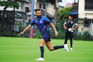 【FC東京】「状況に応じたプレーを…」DFオマリがチームに要求、試合中の“七変化”