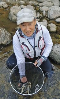 背掛かりアユ強引　三重・長瀬太郎生川漁協管内
