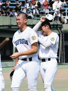 ロッテ】岡大海の逆転サヨナラ弾バットをプレゼント 殊勲の一発で折れ