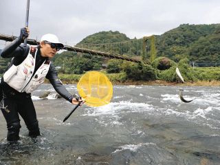 アユロード　第2章　＜49＞　友釣りの源流へ　発祥の地で地道に腕磨く　島田さん36匹　まだ楽しめる　静岡県伊豆市の狩野川