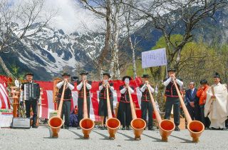 北アルプス・上高地で夏山シーズン到来　上高地開山祭