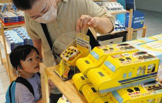 「ドクターイエロー」グッズ売り上げ10倍に急増　引退発表で駆け込み需要