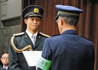 出身の中津川で一日署長　パリ五輪カヌーの田中選手