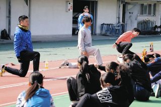 飯田OIDE長姫高出身・尾畑元佳さんと日本代表2選手が中高生らに陸上競技技術講習会