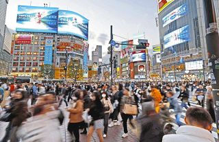 集まれる場所が多い？交友関係も広がる？　若者の東京流出、地元を離れる理由は