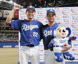 中日ドラフト4位ルーキー・石伊雄太、プロ初のお立ち台「ちょっと欲が出てきた」3回に適時打、絶好調の打撃に笑顔