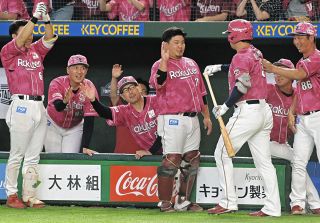 なにわ男子」大橋和也が巨人―中日戦で始球式 ピンクのリストバンドを身