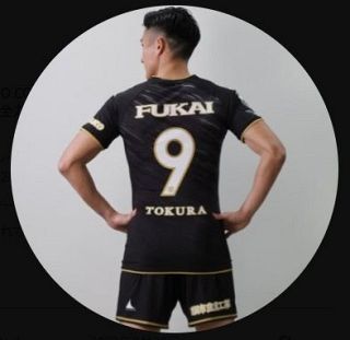 スリーボタンにポロシャツ型のクラシックモデル 日本サッカー