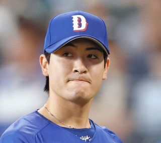 中日・上林誠知、ピンク！！ リストバンド・マスコットバット