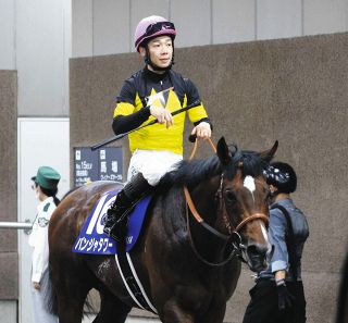 ママ、頑張ったよ…宮下瞳が女性騎手初の1000勝達成セレモニー 愛息らを