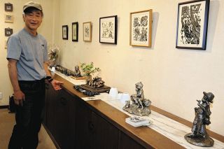 子どもの姿を生き生きと表現　八百津町の宮本さん、関で彫像と木版画展