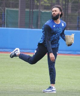 佐野恵太、復活の証しの10号2ラン 4年連続2桁本塁打に「バットも 佐野恵太、復活の証しの10号2ラン 4年連続2桁本塁打に「バットも