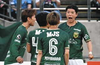 日本代表初選出の広島・川村拓夢 左利きの攻撃的大型MFという