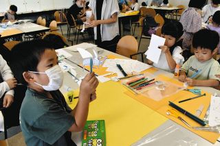 昆虫の仕組みを工作で知ろう　県生涯学習センターで子ども向けセミナー