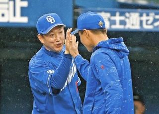 中日・立浪和義監督、好リリーフの藤嶋は「助かる投手です」　1番・村松は「状態がいいのでね」【語録】