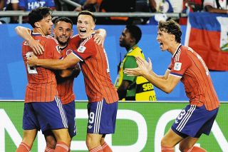 スリーボタンにポロシャツ型のクラシックモデル 日本サッカー協会創立