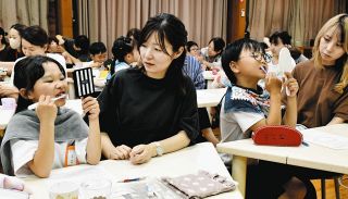 災害時や日常の歯の健康を学ぶ　土岐・妻木小で親子歯磨き教室