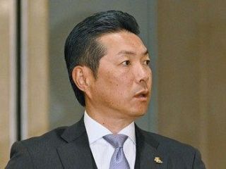 なにわ男子」大橋和也が巨人―中日戦で始球式 ピンクのリストバンドを身