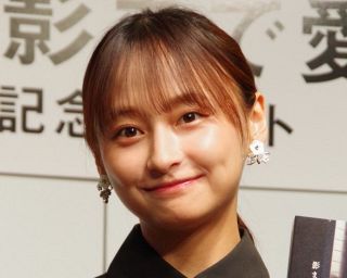 吉川ひなの「ニャンズにまみれて し、あ、わ、せ」保護猫との3ショット