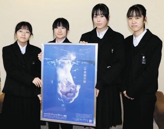 卒業展で集大成を見て　11日から、松阪工高繊維デザイン科生が作品展
