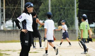 少年野球の指導者にお茶出し、これって母親の仕事なの？　「献身」求める風習に違和感