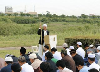 西尾市のムスリム、市の使用許可を得て初の集団礼拝　地域住民との共生へ前進なるか