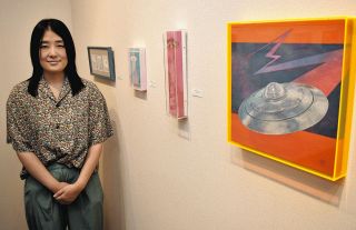 UFOのある世界描く　名古屋市で桑名市の日本画家「赤いづかん」さんが個展