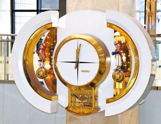 九谷焼赤絵 繊細に描く 北陸銀小松支店 山野さん作品展：北陸中日新聞Web