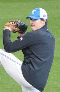 日本ハム】郡司裕也の折れたバットが球審の側頭部を直撃『 ヘルメット