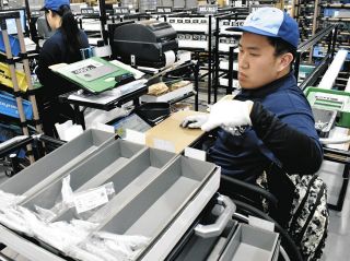 車いすで働ける工程を新たに導入、岐阜車体工業　バリアフリーな工場づくりの第一歩