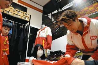 名古屋グランパス 田中隼磨 ユニフォーム 元日本代表に「ゼロ円提示」…10針縫う大怪我でも戦った熱血漢、名古屋