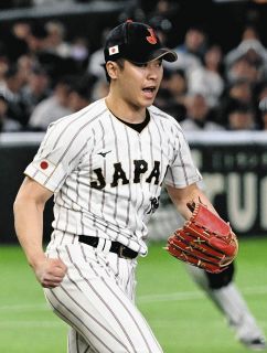 元阪神・糸井嘉男さんが始球式 登板後はゴールドのグラブをスタンド