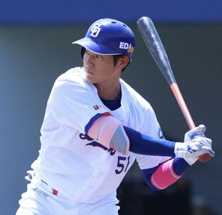 中日・上林誠知、2安打「いい形で投手との間合い」 リストバンドの