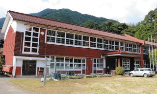 眠っていた学校が芸術の舞台として再出発　11日に開幕する「下呂アートディスカバリー」の会場の一つに