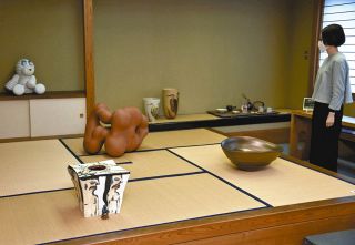 多治見工高専攻科生が立礼茶室で作品展示　美濃焼ミュージアム