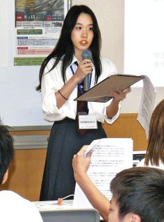戦争の記憶、つないでいく　岐阜県多治見市で「多治見空襲を語り継ぐ会」の講演、中高生らが調査の成果発表