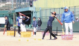 園児や児童にOB3人が野球教室　4月開校のドラゴンズアカデミー大野町校