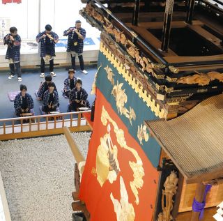 山車見上げ 威勢良くお囃子　半田市立博物館で下半田地区・北組が披露