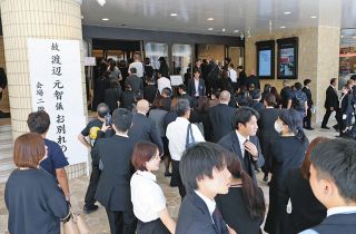 両投げ”二刀流”大阪桐蔭の徳丸快晴、内外野の守備こなす【高校野球大会