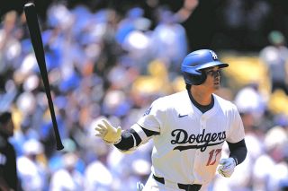 大谷翔平、何度も首かしげる見逃し三振、内角低めのきわどい