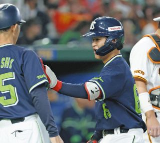 村上宗隆が先制の23号ソロ 5試合ぶりの快音は球団通算8500本塁打の節目