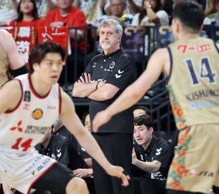 ショーン・デニス監督