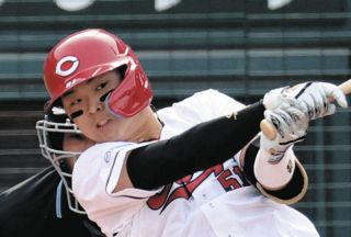 日本ハム・郡司裕也、今季初めて捕手務める 8回に先発マスク・伏見の